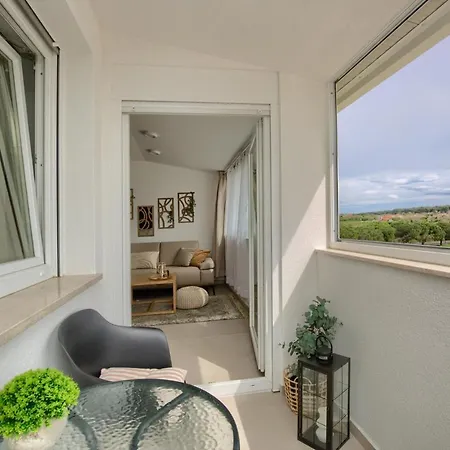 Larus Apartment Pula